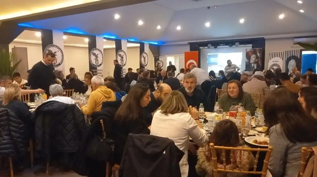 İftar programında bir araya geldiler..