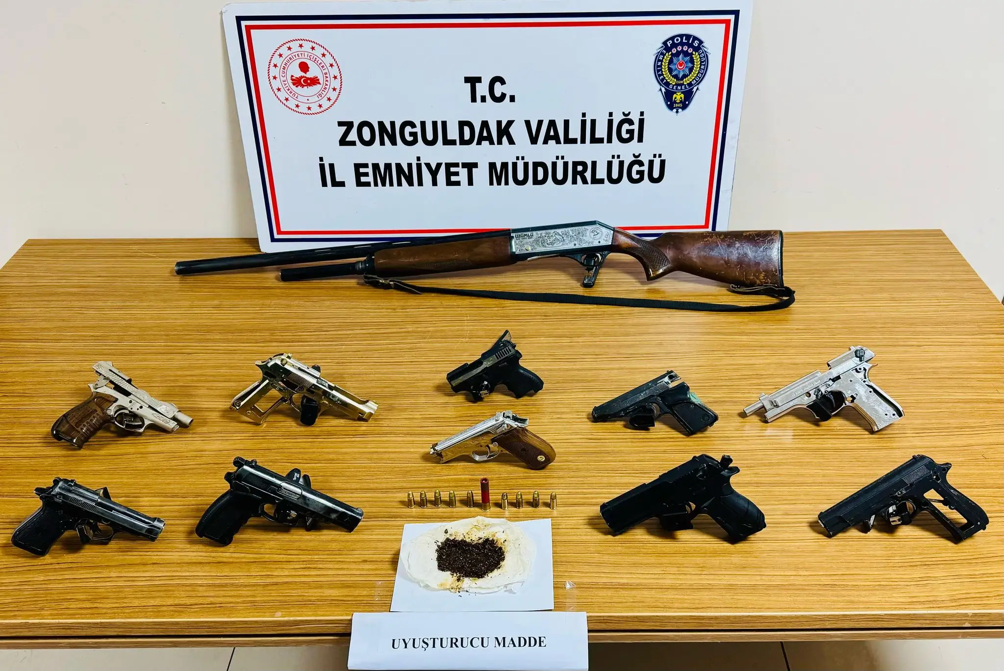 Silah tüccarlarına baskın