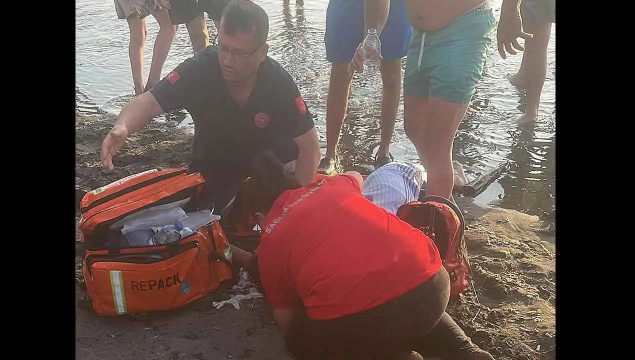 Baba ve 3 çocuğu boğulma tehlikesi geçirdi..