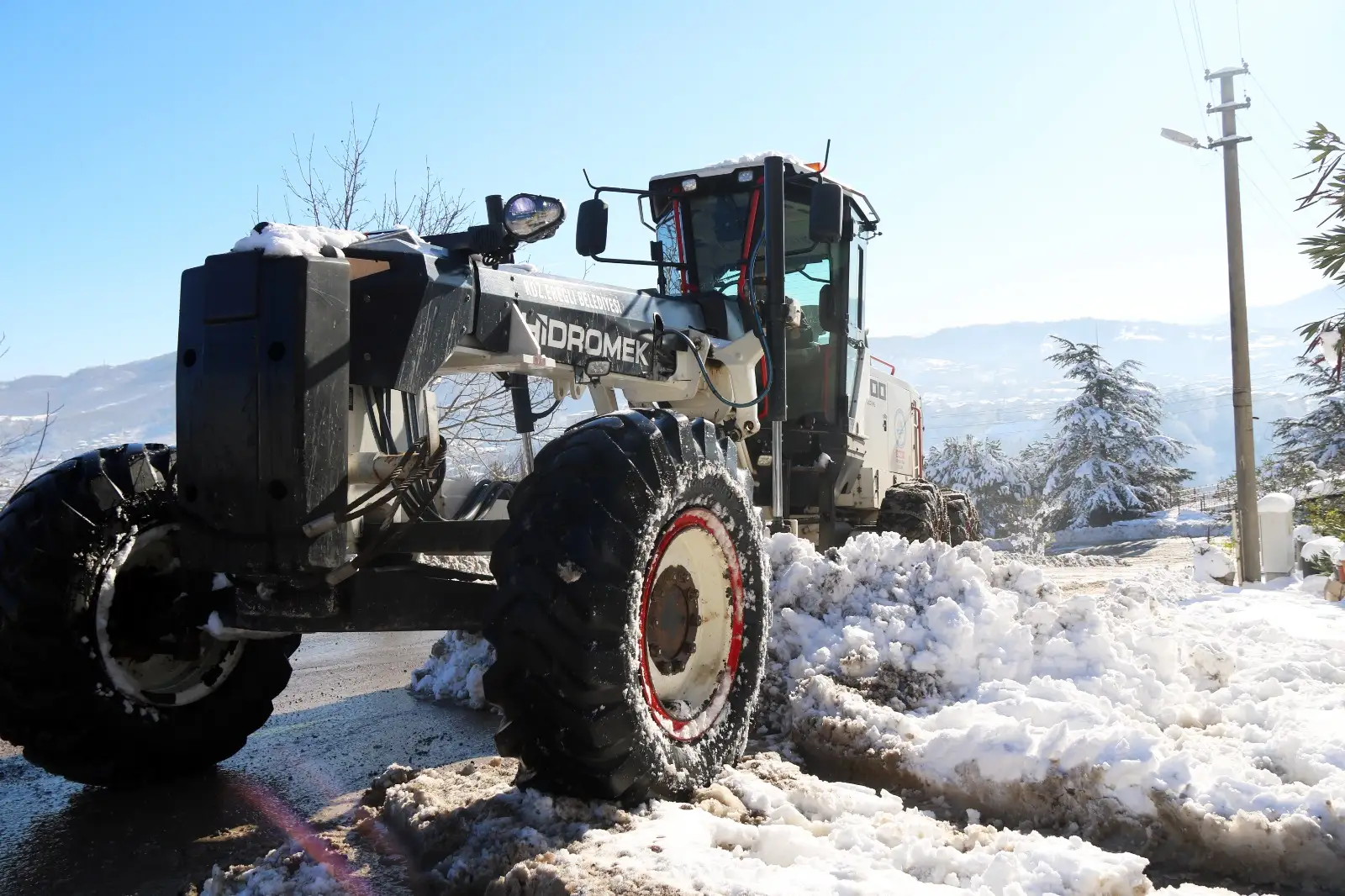 KDZ. EREĞLİ BELEDİYESİ’NİN KARLA MÜCADELE MESAİSİ SÜRÜYOR