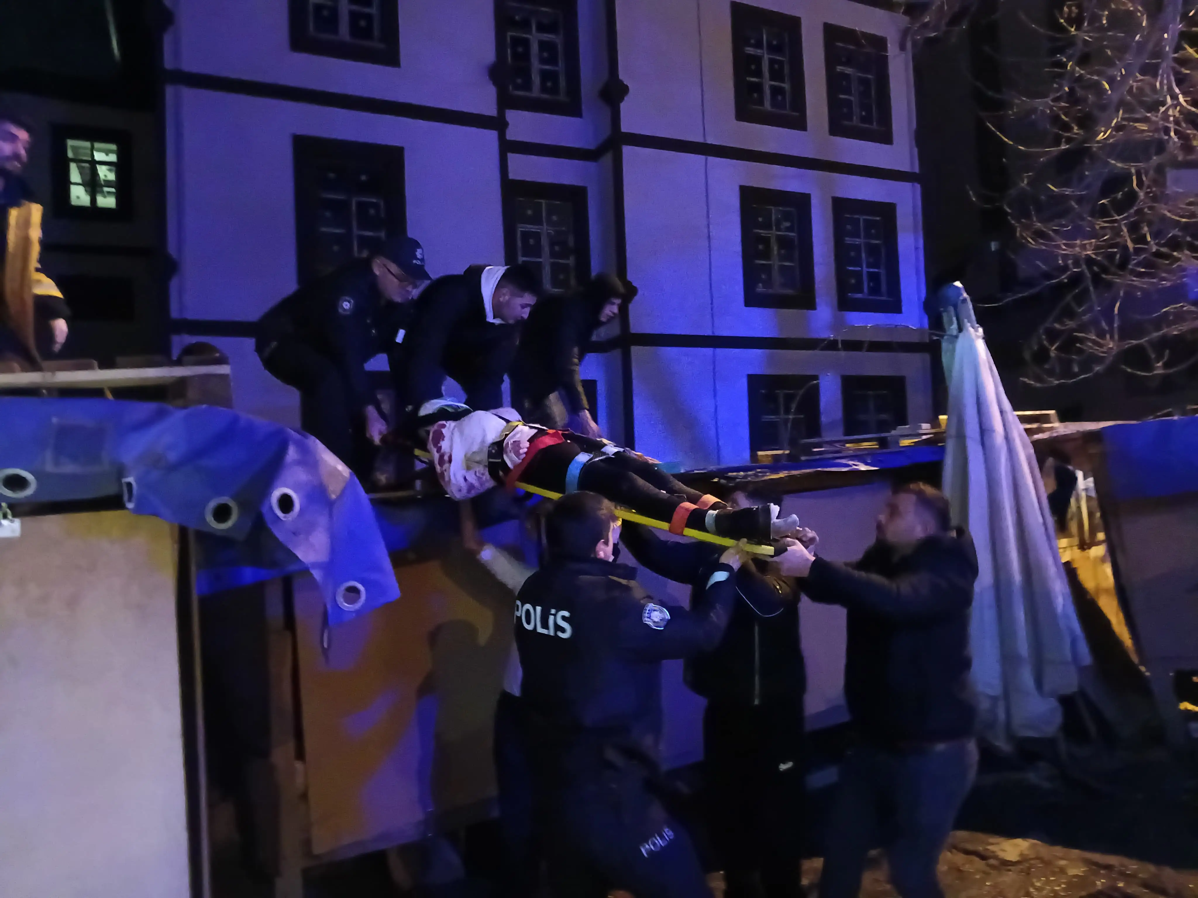 Ereğli'de 14 yaşındaki kız kendini boşluğa bıraktı