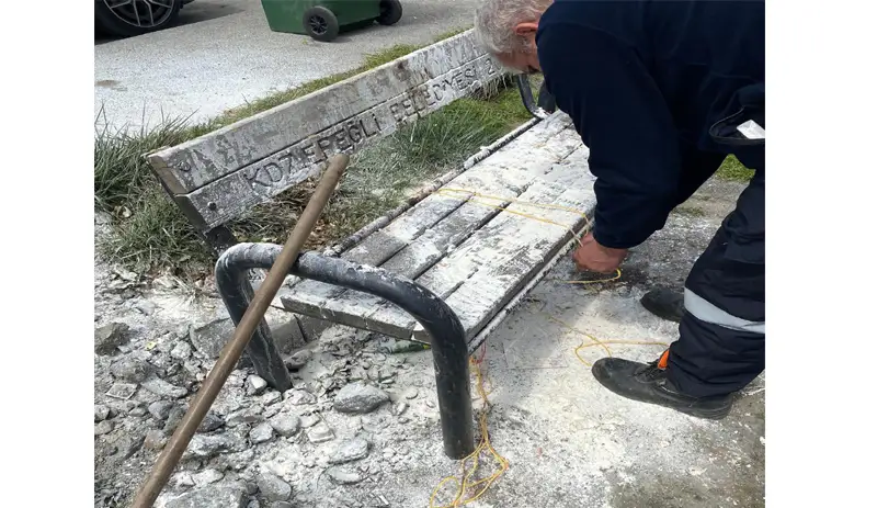 Belediye Bankına Un ve Yumurta Döktüler: Paylaşım Tepki Yağmuruna Tutuldu