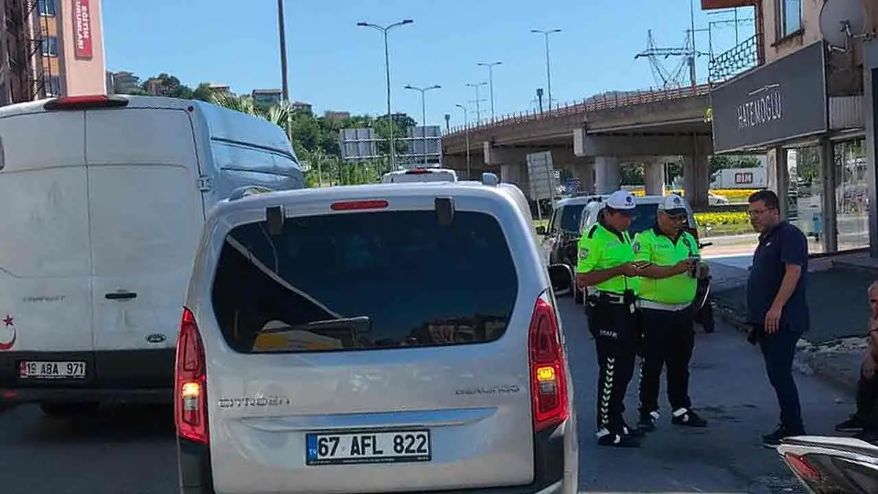 Park Manevrası Kazayla Bitti: Motosiklet Sürücüsü Yaralandı