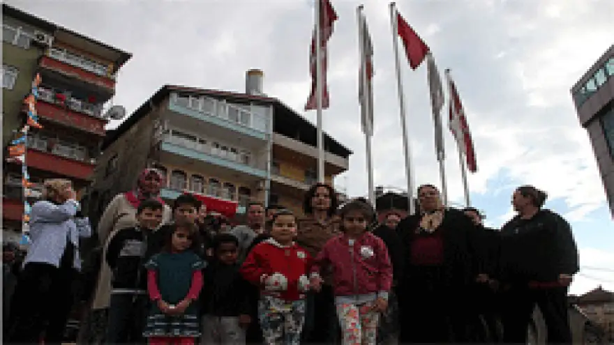 GÜLÜÇ'TE BAZ İSTASYONUNA TEPKİ