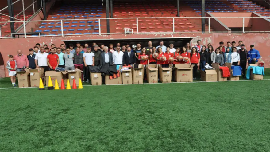 Alt yapıya spor malzemesi desteği..