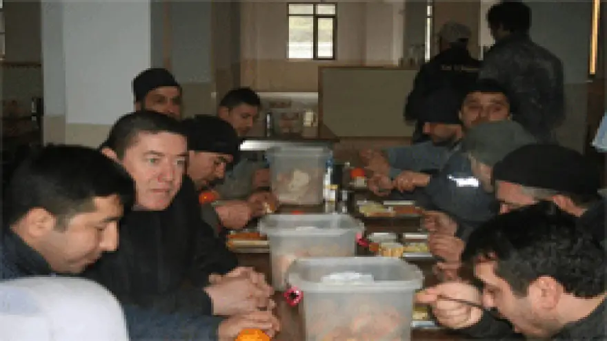 TEKİN, TERSANE İŞÇİLERİ İLE BULUŞTU