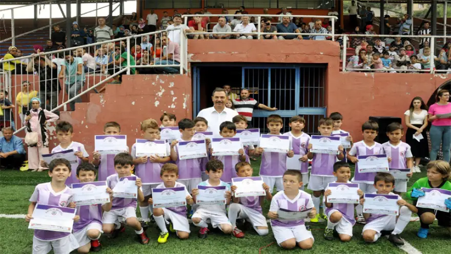 240 Genç yeteneğe sertifika..