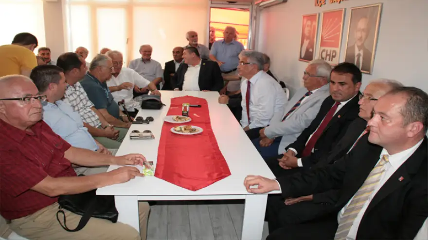 CHP’de gergin açılış!