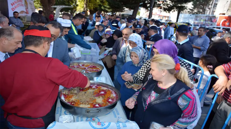 Karadeniz Ereğli Belediyesi 3 bin kişiye aşure dağıttı 