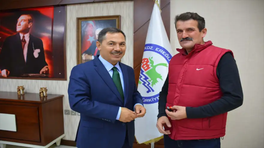 Başkan Uysal’dan emekli personele altın..