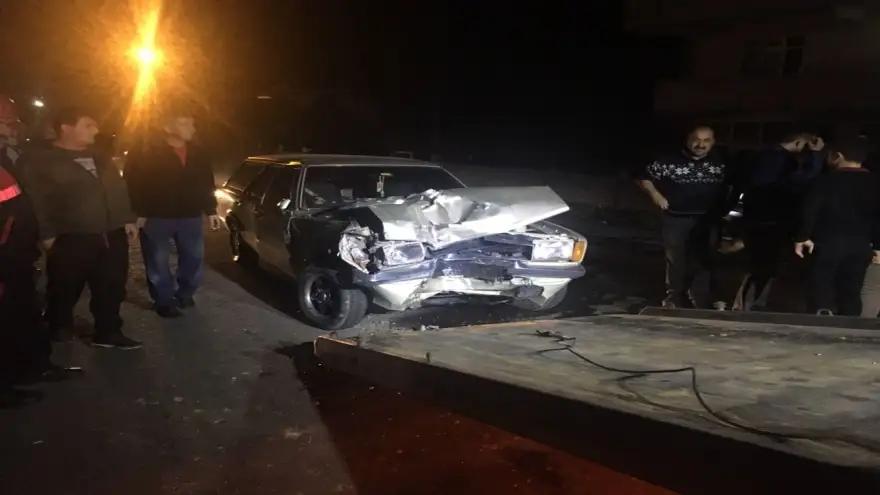 Kamyonete arkadan çarptı...