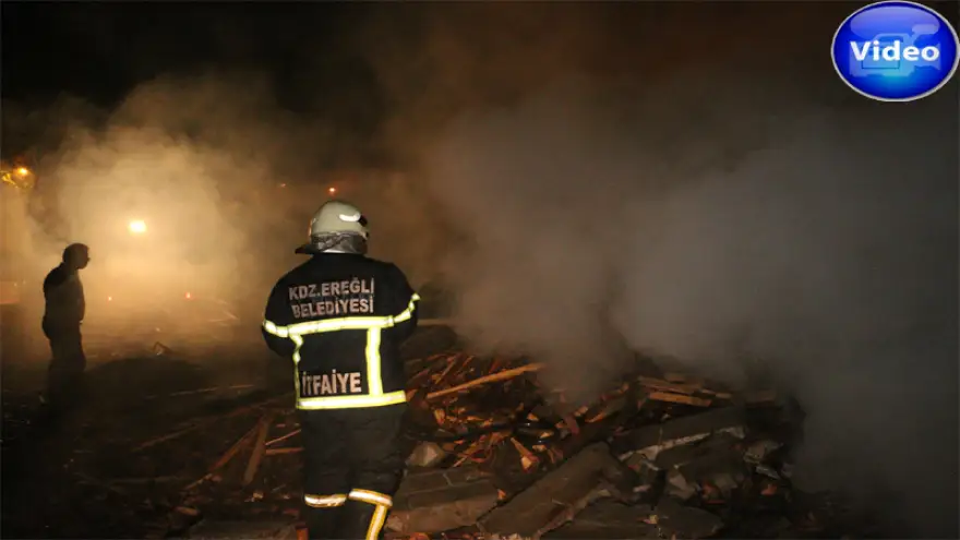 Kereste fabrikası alev alev yandı