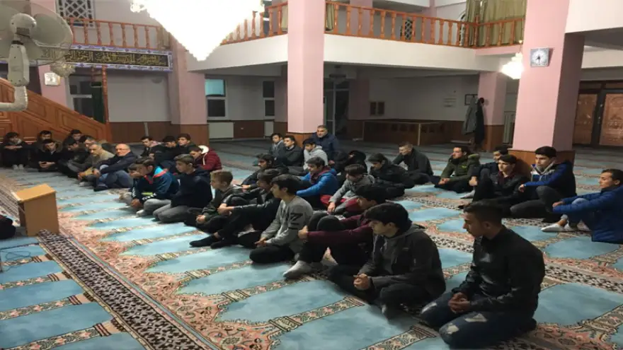 Rakip takımın ataklarını ofsayt ile kes yarabbi!...