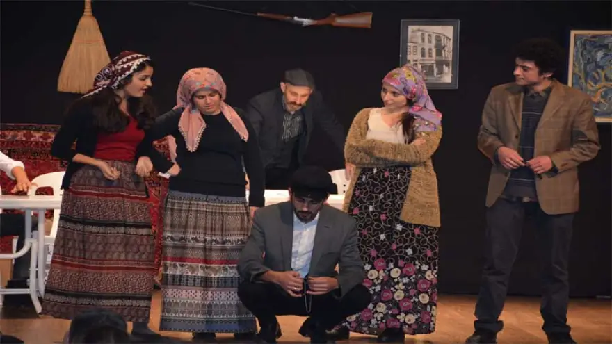 "Köyde seçim var" tiyatro oyunu beğenildi..