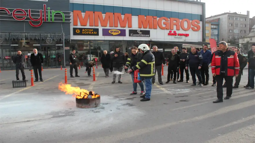 Ereylin AVM çalışanlarına yangın eğitimi