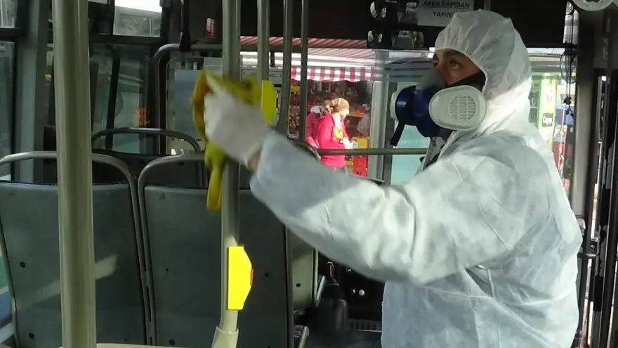 Toplu taşıma araçları mikroplara karşı ilaçlandı