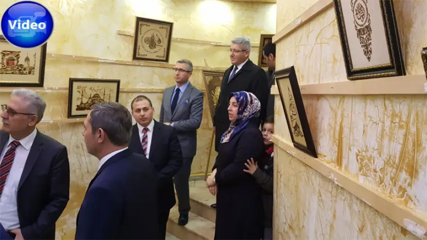 Kurs ve eğitimini almadı… Kişisel sergisini açtı…