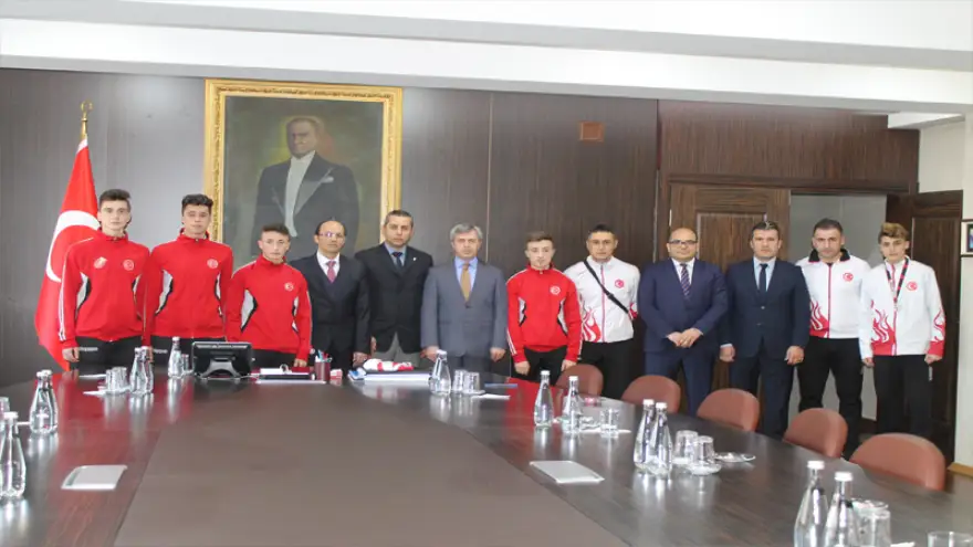 Sporculardan Vali Çınar'a ziyaret