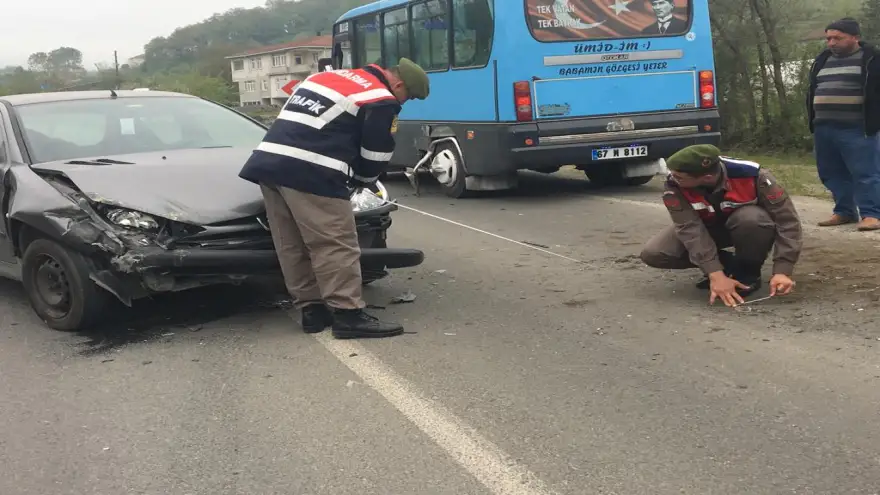 Minibüse arkadan çarptı: 1 yaralı