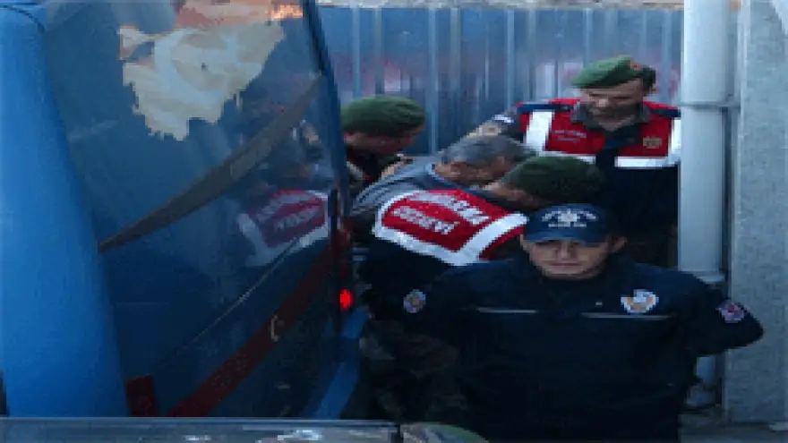 BABADAN TUTUKLU OĞLUNA MAHKEMEDE TOKAT