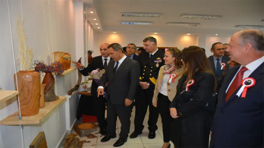 Ağacın büyüsü sergisi açıldı