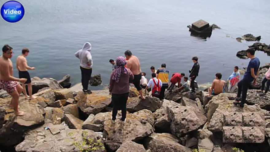 Birden denize atladı...