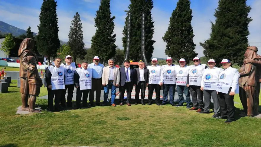 Madenciler Soma'da 301 Maden şehidini andı...