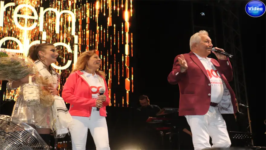 Önce kortej, sonra Konser…