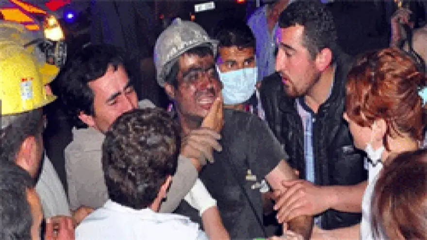 AĞLIYORUZ