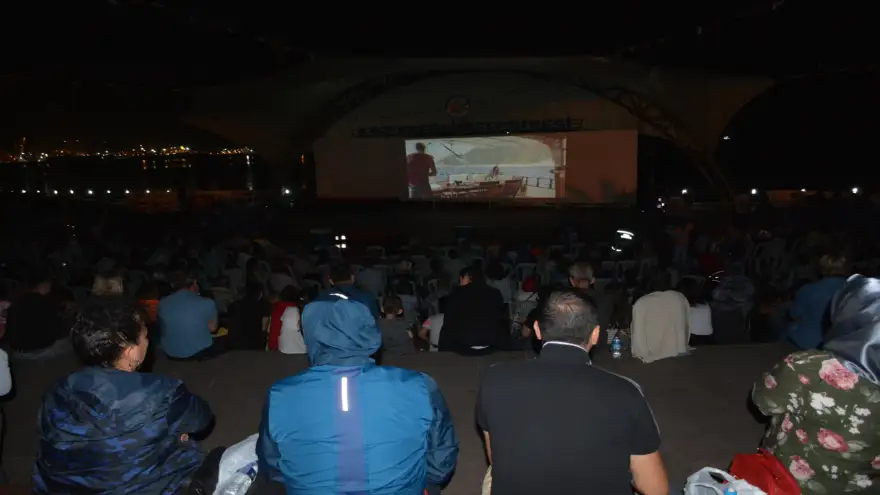 Açık hava da sinema keyfi sürüyor