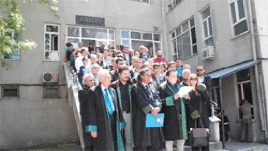 EREĞLİ'DE Kİ AVUKATLARDAN MADEN KAZASINA TEPKİ