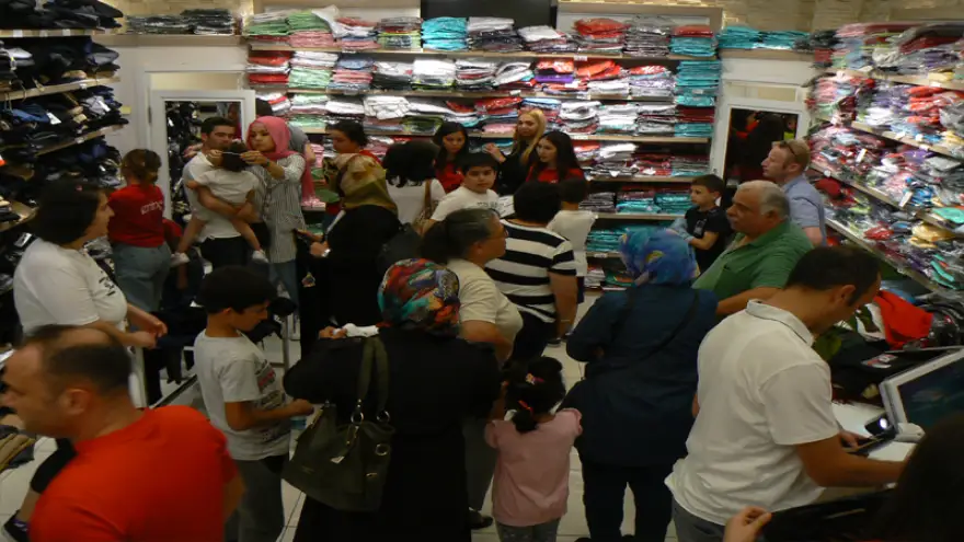 Okul kıyafeti Erinç Giyim'den alınır...