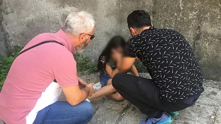 Oyun oynarken beton zemine kafa üstü düştü...