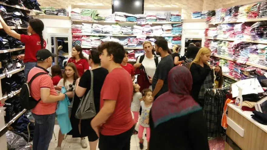 Erinç Giyim'de, okul dönemi yoğunluğu devam ediyor