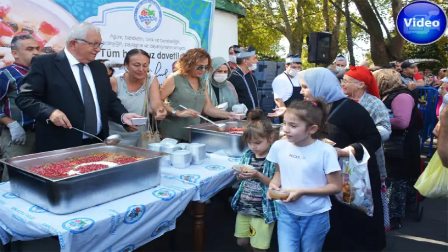 Ereğli Belediyesi 3 Bin Kişiye aşure dağıttı