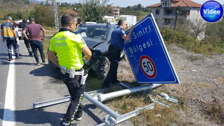 Hız uyarı tabelasına çarptı...