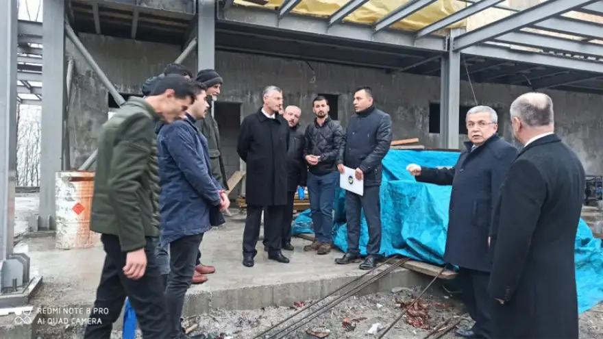 Vali Bektaş, incelemeler de bulundu