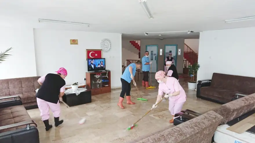 Huzurevi baştan aşağı dezenfekte edildi