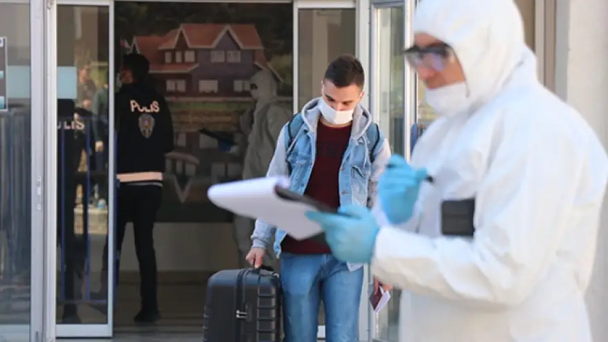 13 bin 968 kişi yurtlarda karantinada