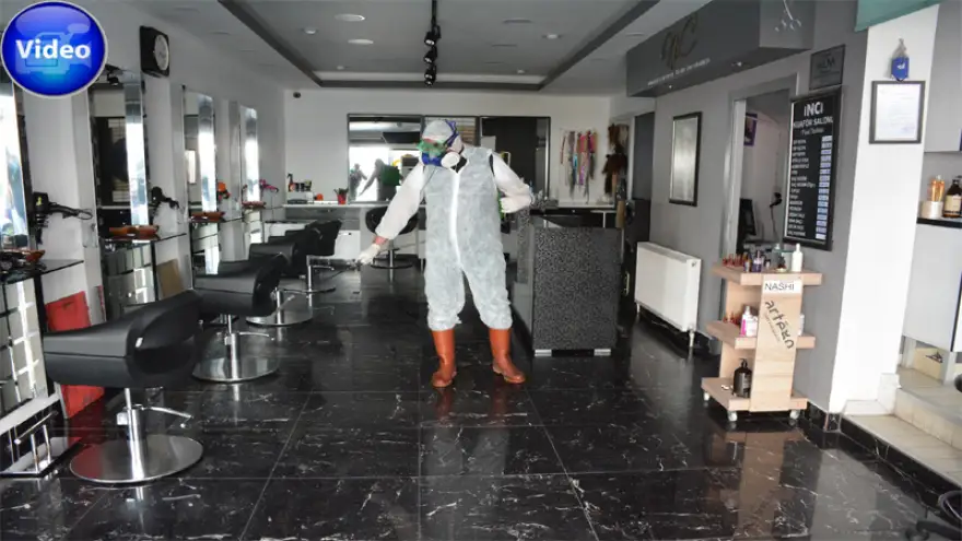 Berber ve kuaför salonları dezenfekte ediliyor