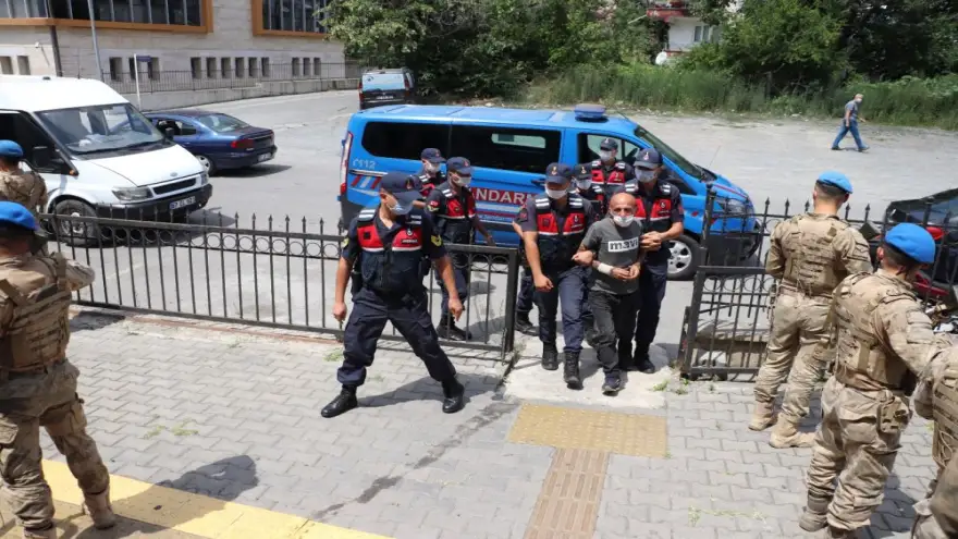 Komandoların güvenlik koridorundan adliyeye girdi
