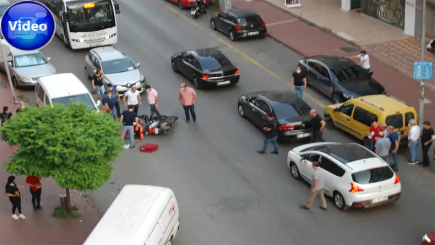 Motosiklet, yayaya çarptı: 2 yaralı