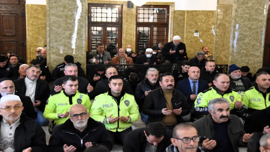 Zongudak İl Emniyet Müdürlüğü, Asrın Felaketi'nin 1'inci yılında deprem şehitlerini andı...