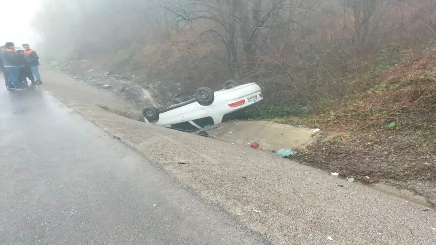 Otomobil takla atarak su kanalına uçtu...