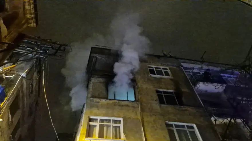 Yanan ev küle döndü...