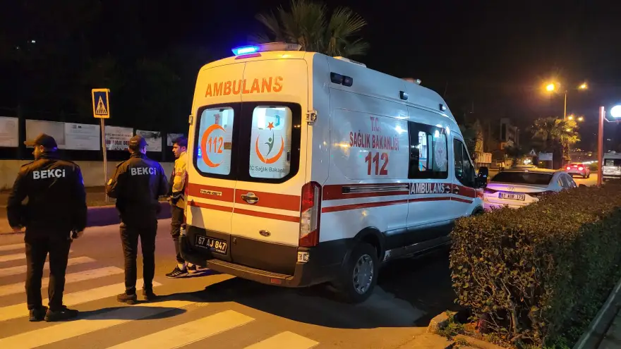 Denize atlayan kadını bekçiler kurtardı..