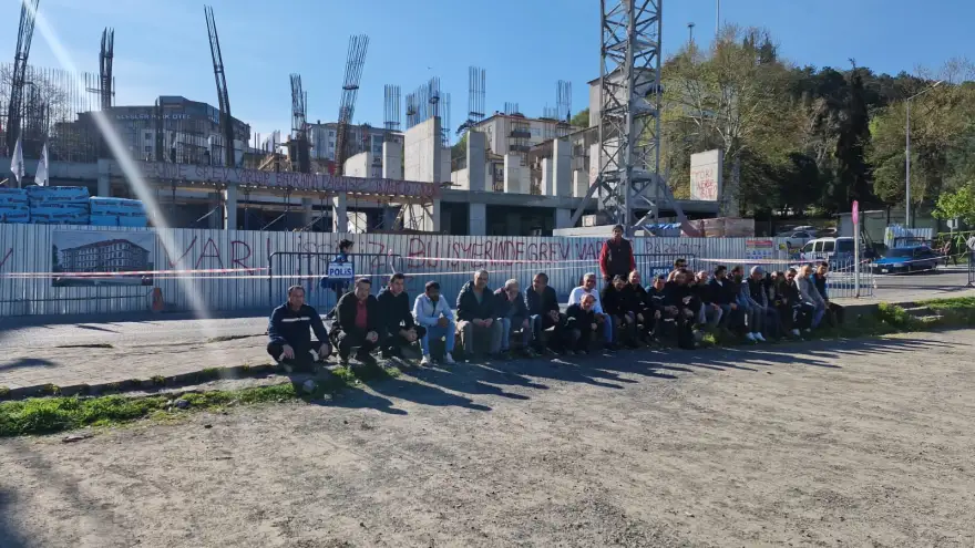 Hükümet Konağının inşaat işçileri grev başlattı...