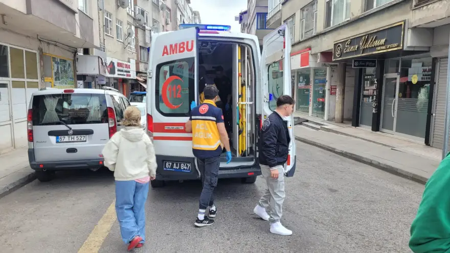 Motosiklet ile otomobil çarpıştı: 2 Yaralı