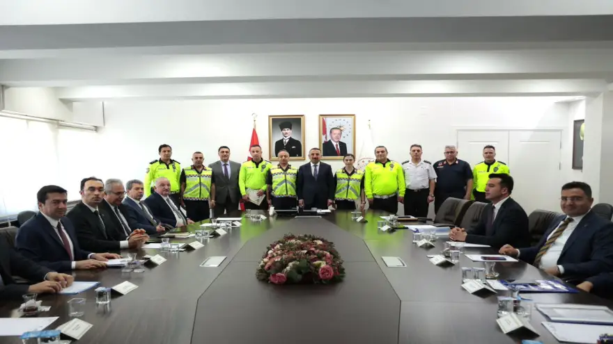 Polis ve Jandarma trafik ekipleri başarı belgesiyle ödüllendirdi...