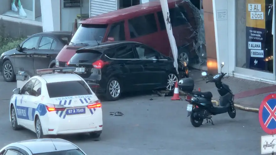 Alkollü sürücü  FLO’ ya uçtu...